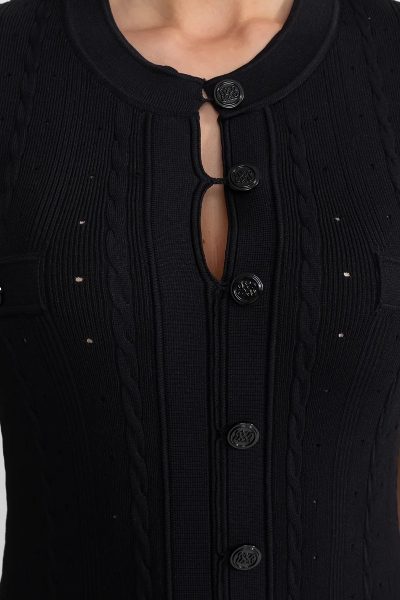 فستان ميدي محبوك بأزرار أمامية وتفاصيل بوينتيل – أسود 