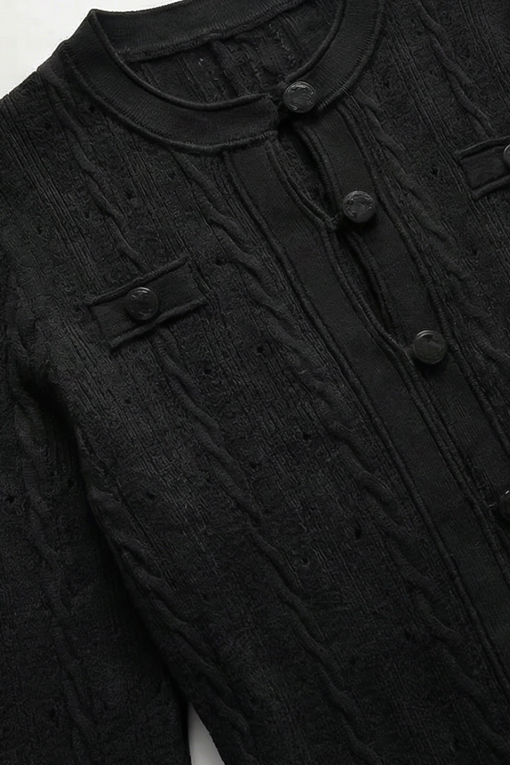 فستان ميدي محبوك بأزرار أمامية وتفاصيل بوينتيل – أسود 