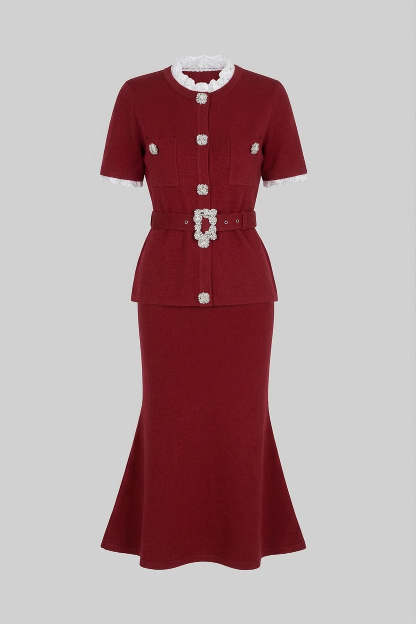 طقم بأكمام قصيرة مع خصر بيبلوم وحزام بأزرار كريستالية - لون عنابي 