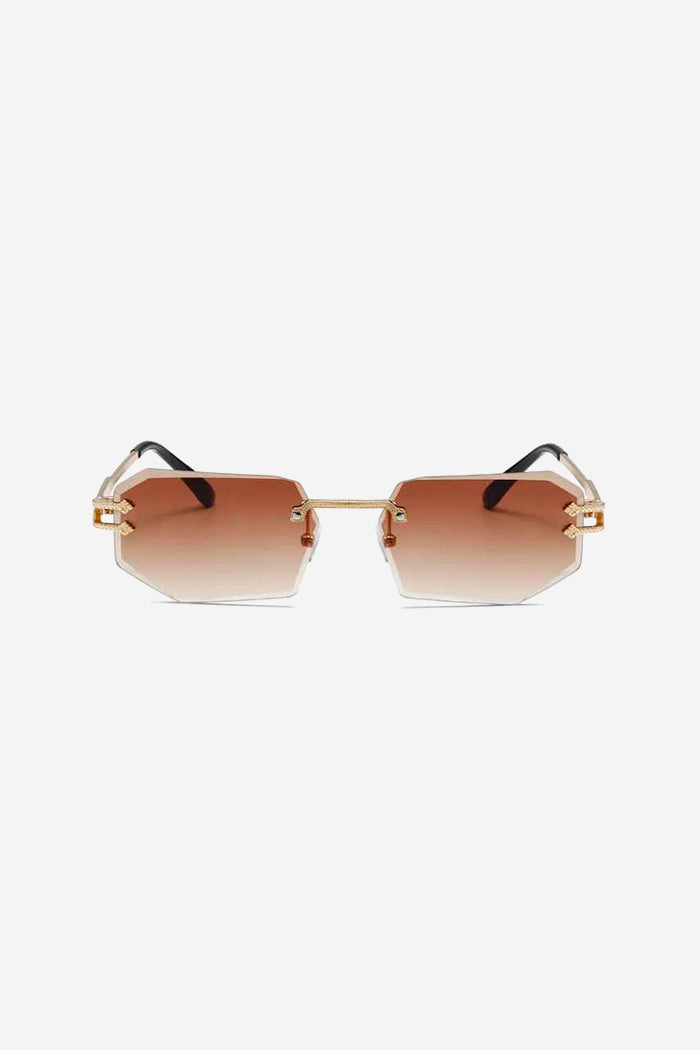 Rimless Geometric Sunglasses with Textured Gold Chain Temples – Brown Gradient