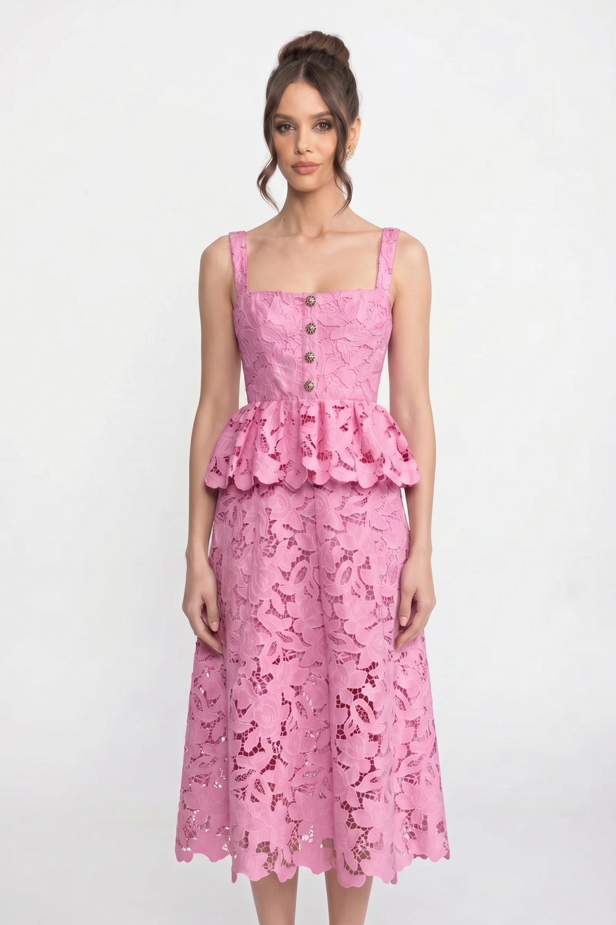 فستان Peplum من الدانتيل بلا أكمام مع تنورة ميدي وأزرار ذهبية - Pink 