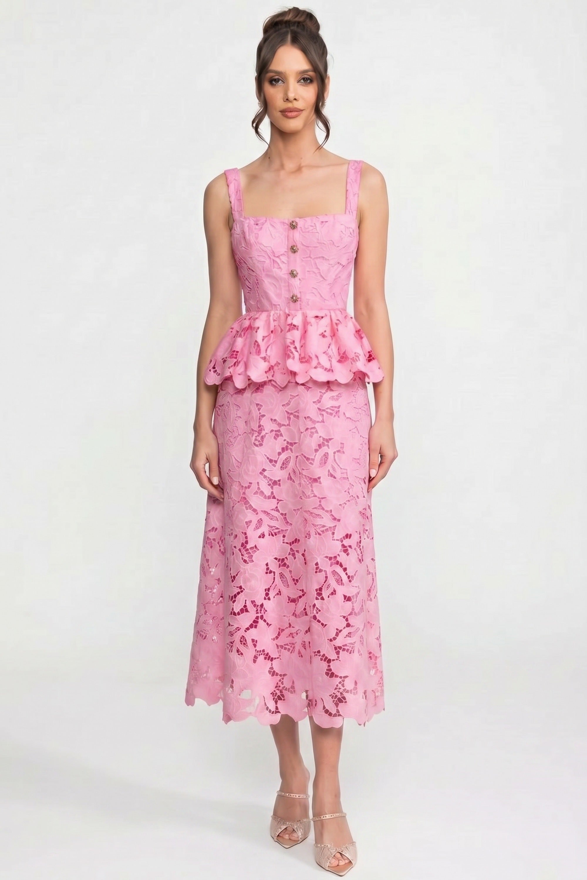 فستان Peplum من الدانتيل بلا أكمام مع تنورة ميدي وأزرار ذهبية - Pink 