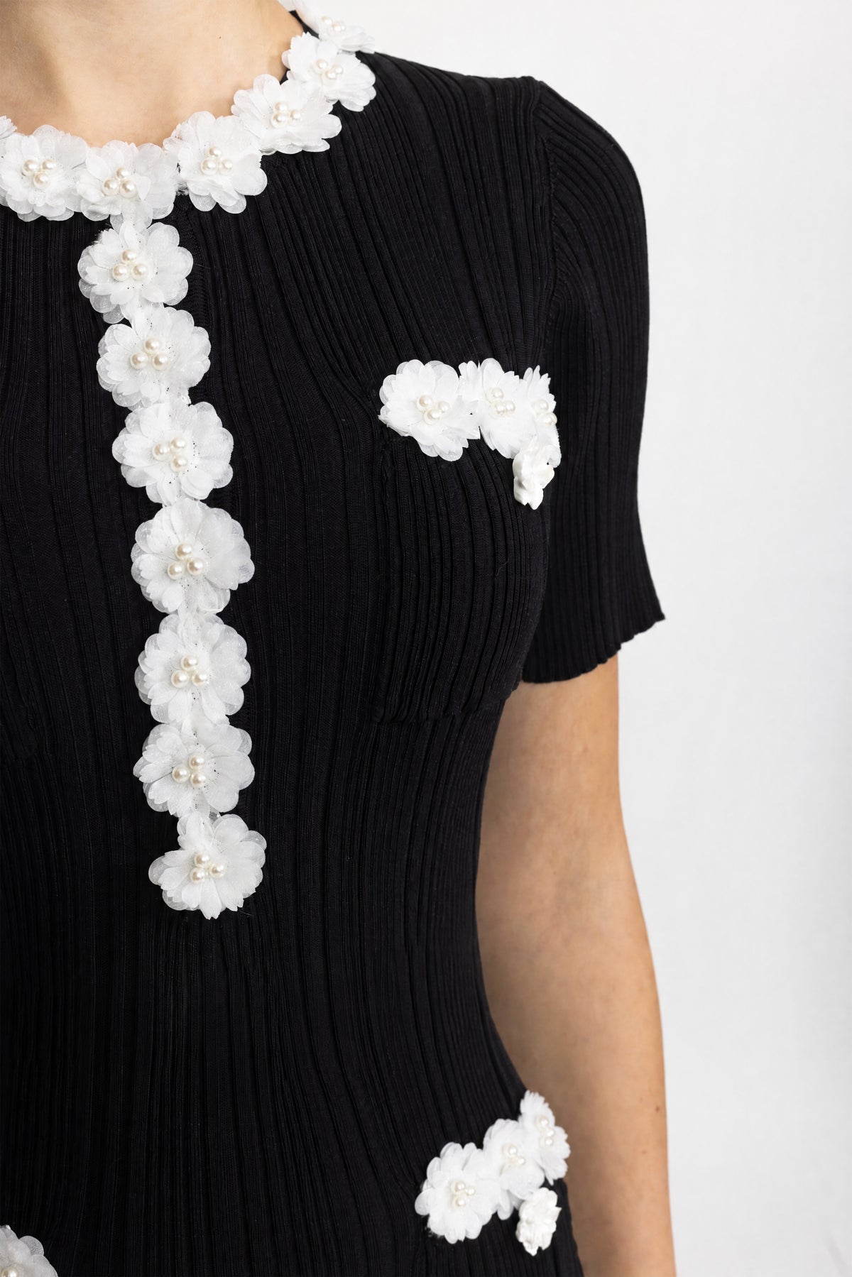 Ribbed Knit Flower Appliqué Midi Dress - Black