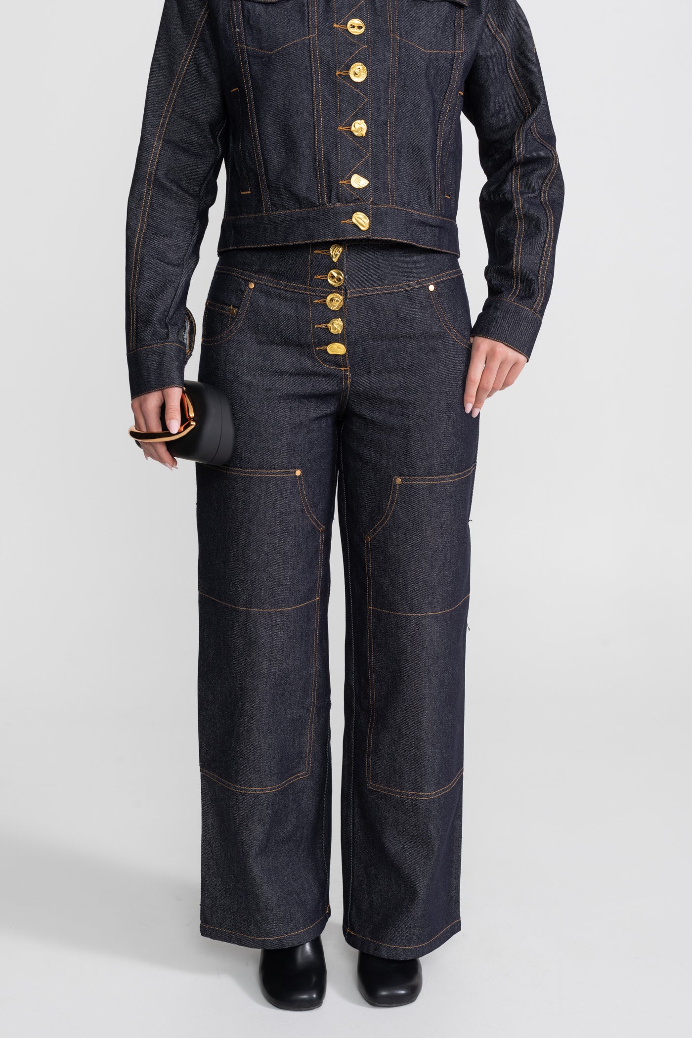 طقم جينز متناسق بأزرار ذهبية – نيلي 