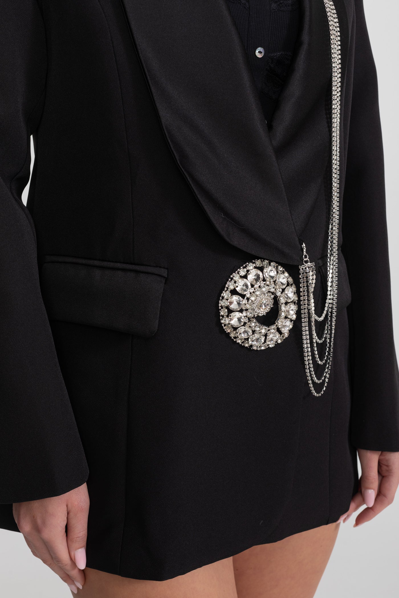 Crystal Brooch Blazer With Shawl Lapels – Black