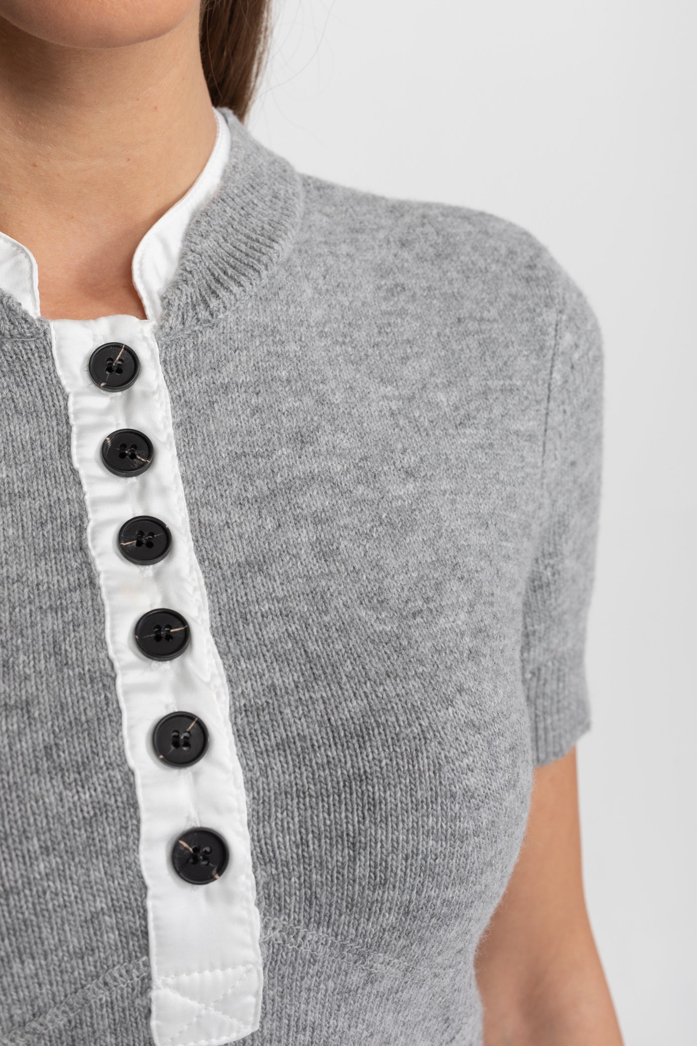 طقم منسوج منسق مع تفصيل قميص متباين اللون – رمادي 