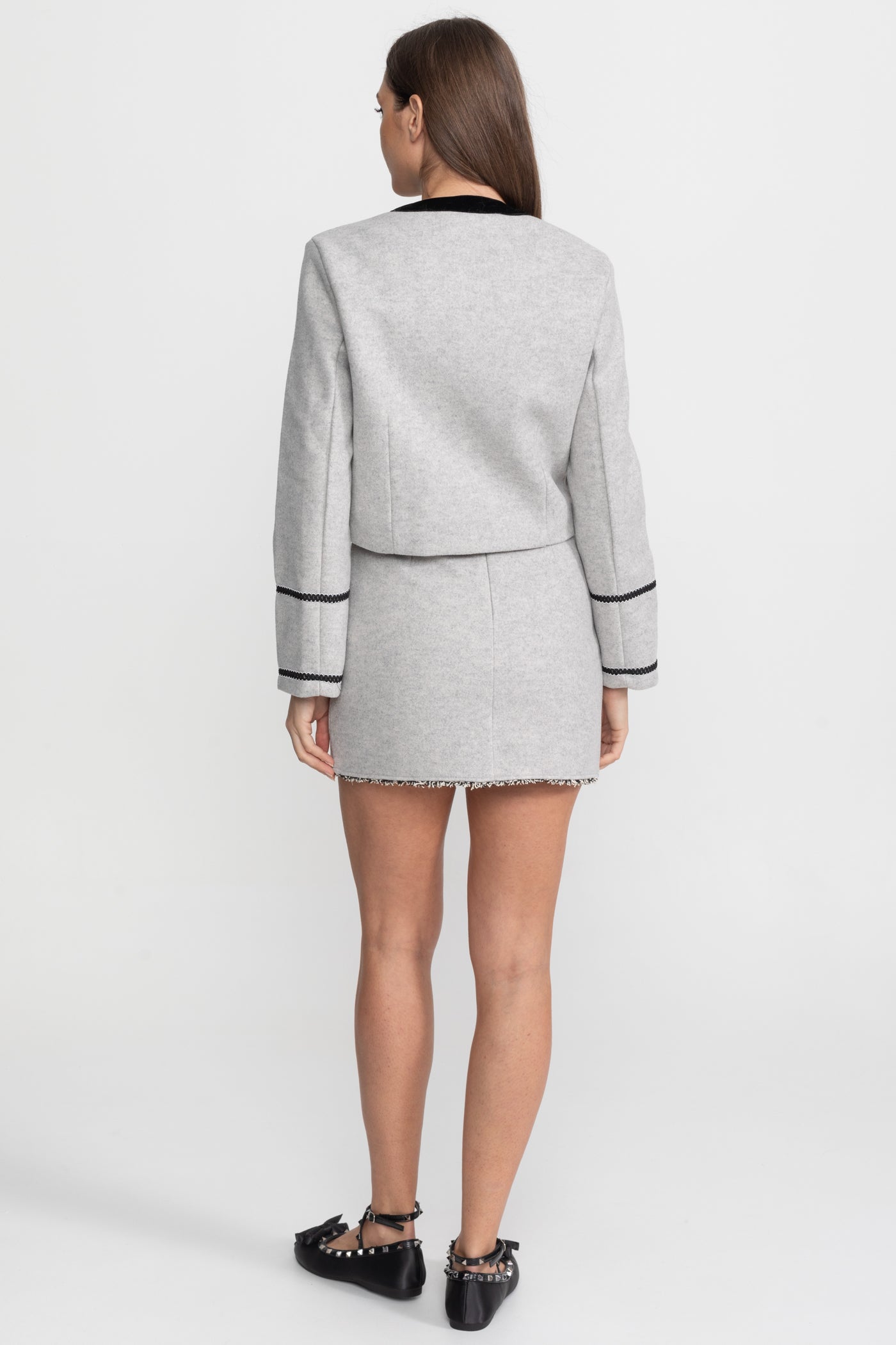 طقم منسق مع تفاصيل طوق فيونكة مخملية – رمادي 