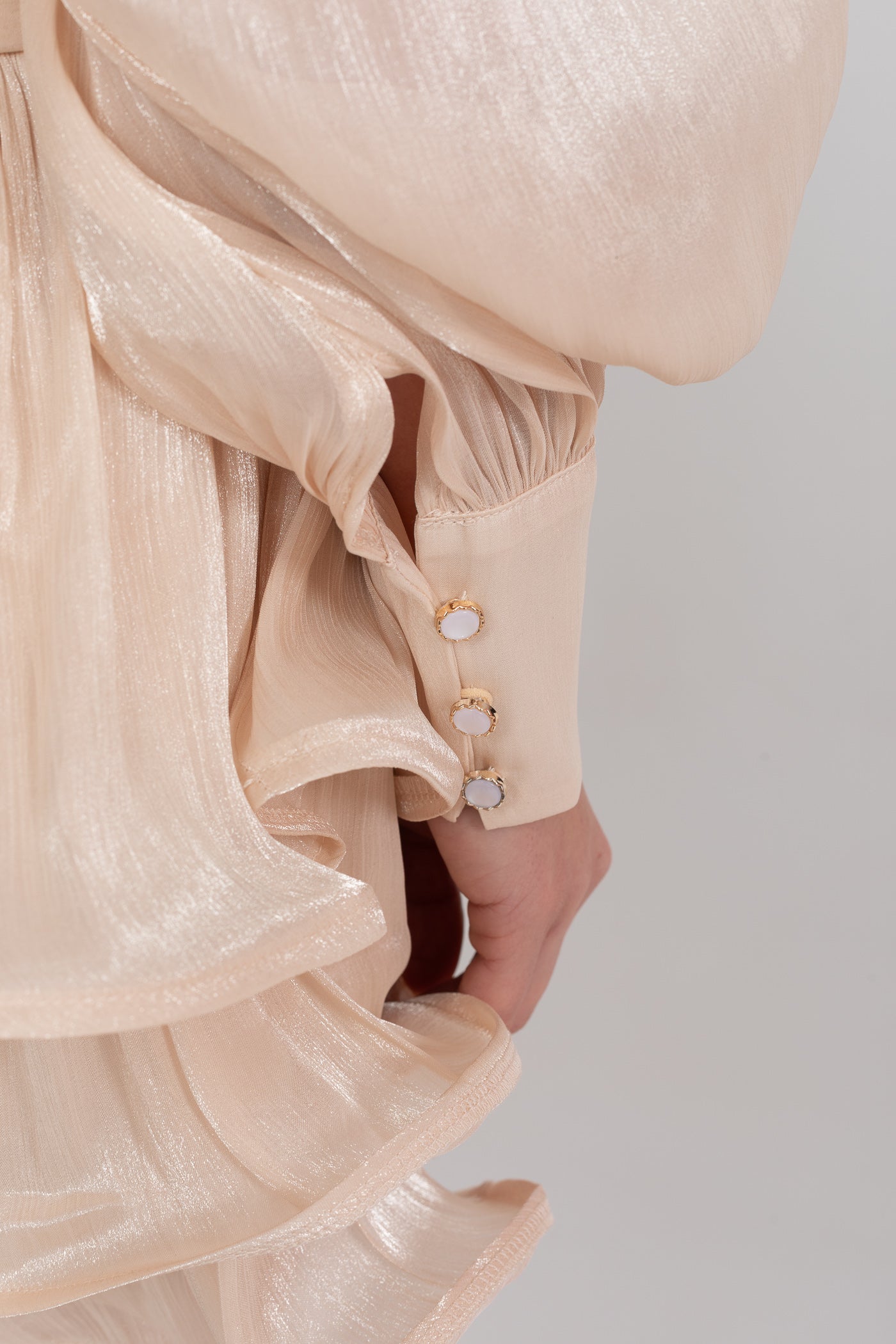 فستان ميني بأكمام طويلة مطرزة وتنورة متعددة الطبقات بكشكشة - شامبانيا 