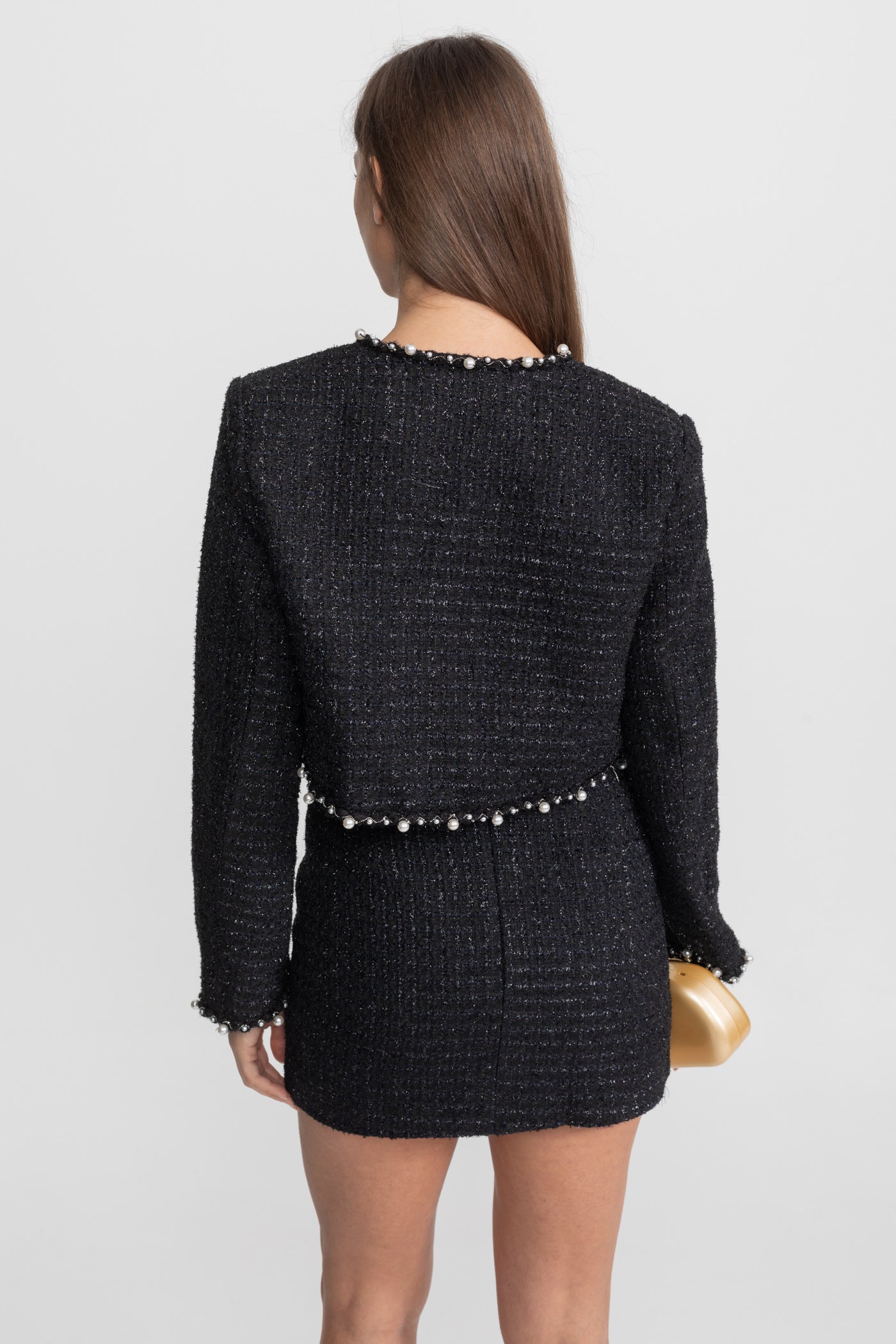 بلايزر تويد قصير بحواف من اللؤلؤ وفتحة أمامية – أسود 