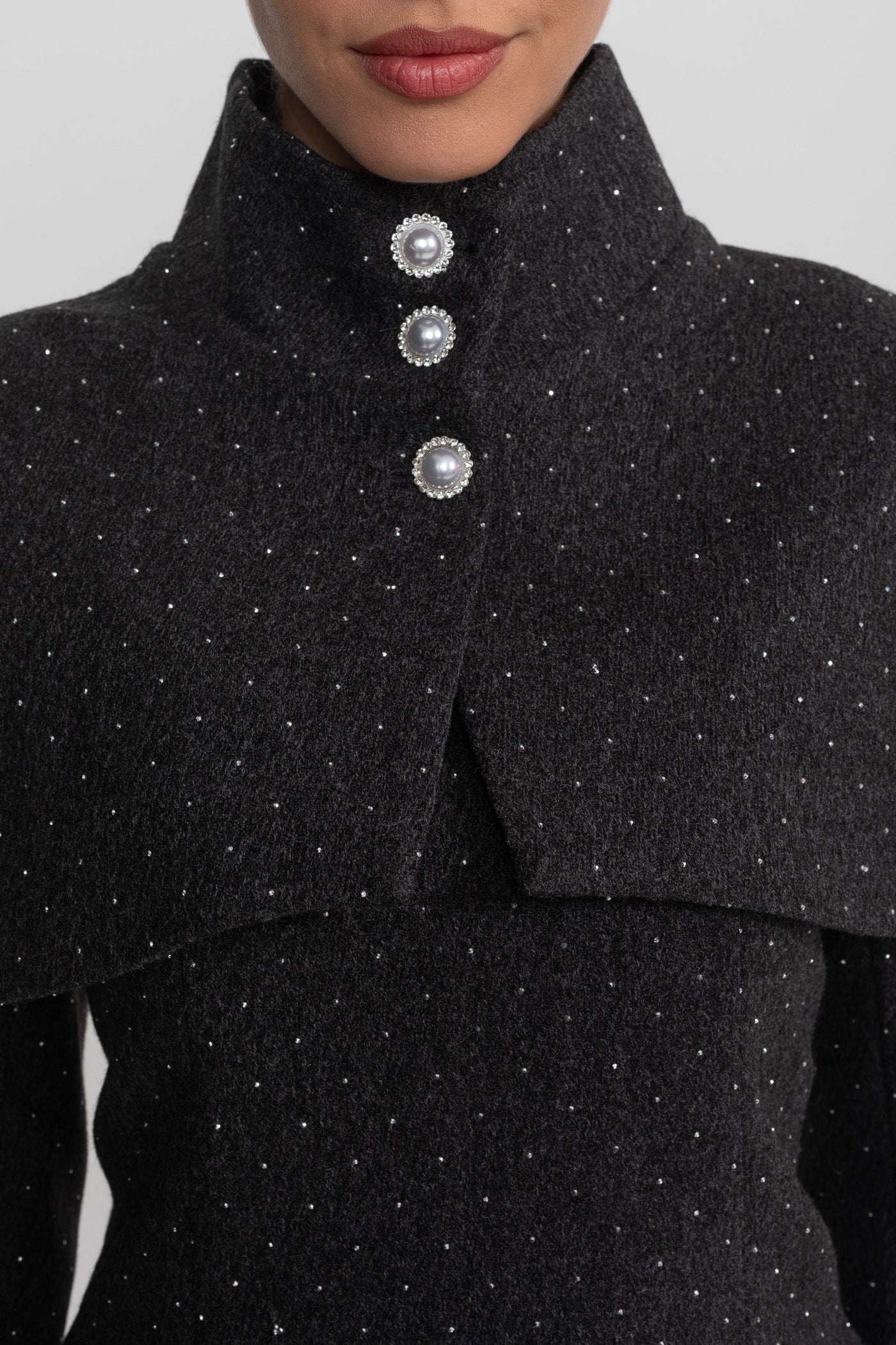 فستان ميني بأكمام طويلة مع طبقة كاب قابلة للفصل - فحمية 