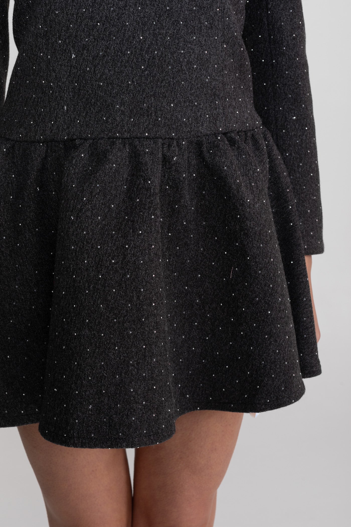 فستان ميني بأكمام طويلة مع طبقة كاب قابلة للفصل - فحمية 